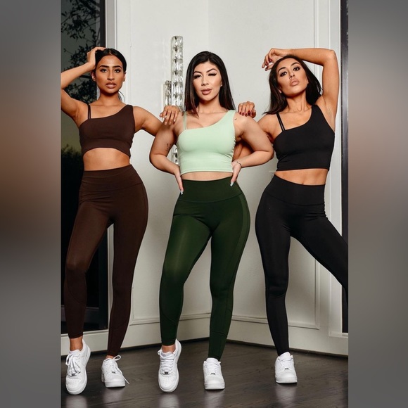 Buffbunny Simmons Crop Top - Picture 6 of 6